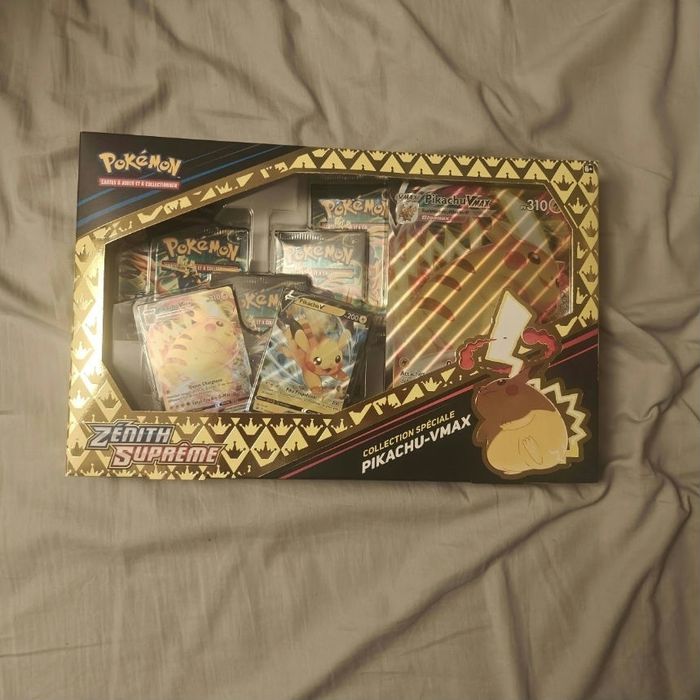 Coffret Pokémon Zénith suprême Pikachu v max