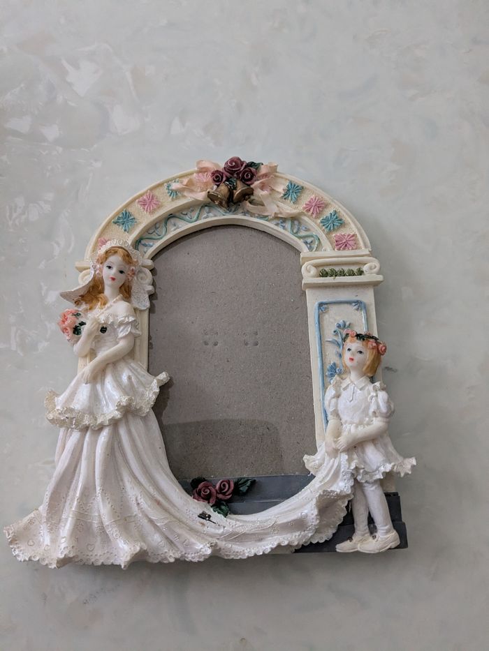 Magnifique cadre photo de la mariée et sa fille d'honneur. - photo numéro 2