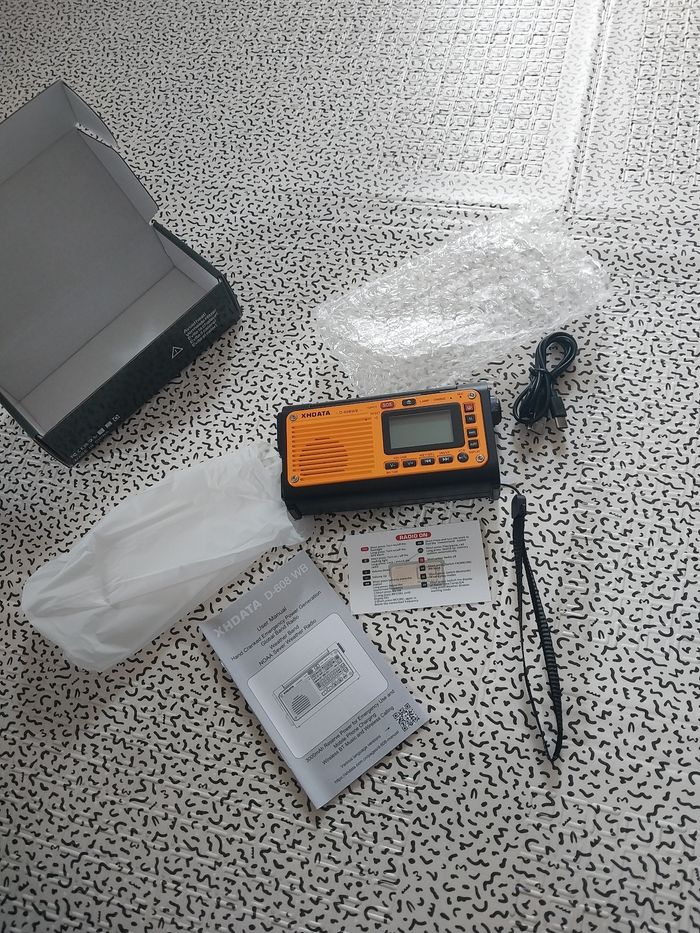 Radio d’urgence XHDATA D-608WB – Neuve avec boîte complète - photo numéro 3