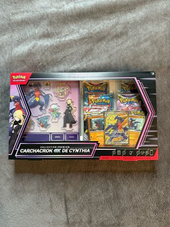Coffret Pokémon Carchacrok EX de Cynthia – Neuf Scellé VF