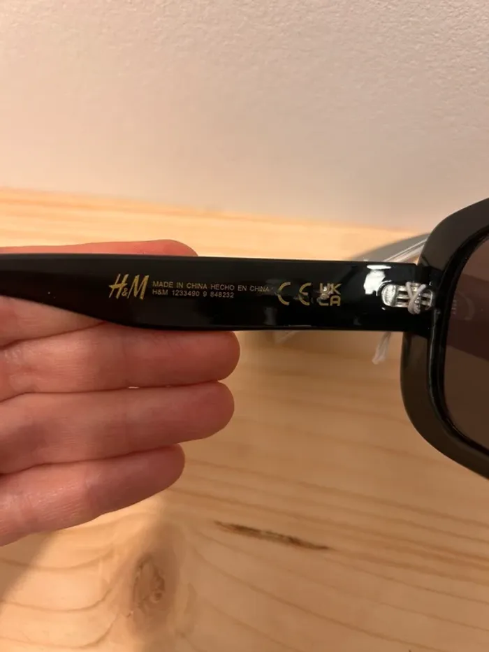 Lunettes de soleil femme H&M neuves - photo numéro 2
