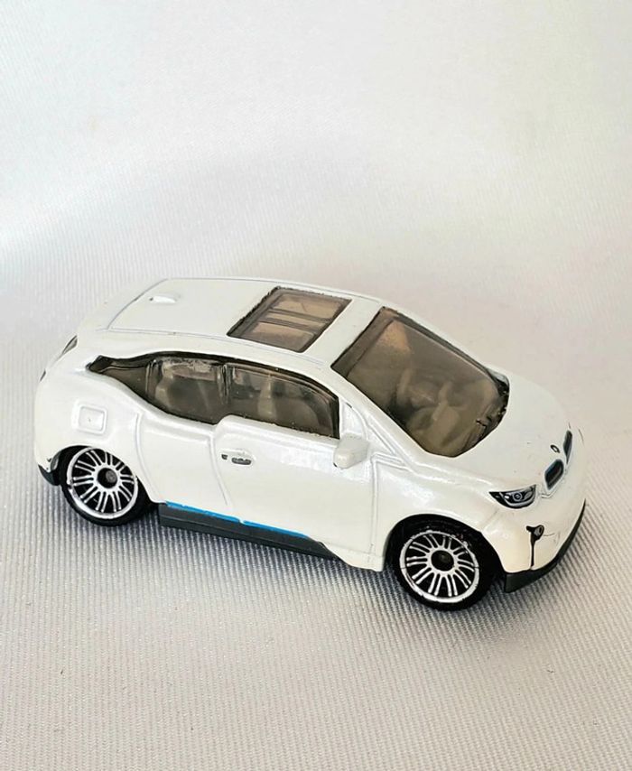 Voiture miniature Matchbox BMW i3 blanche - photo numéro 2
