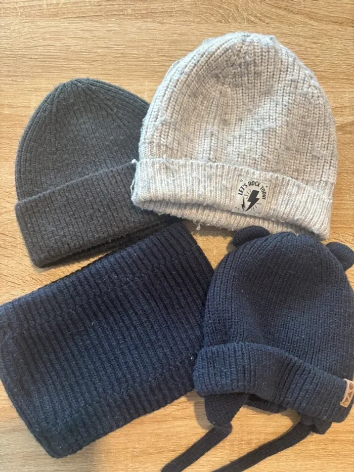 Lot bonnets hiver et écharpe