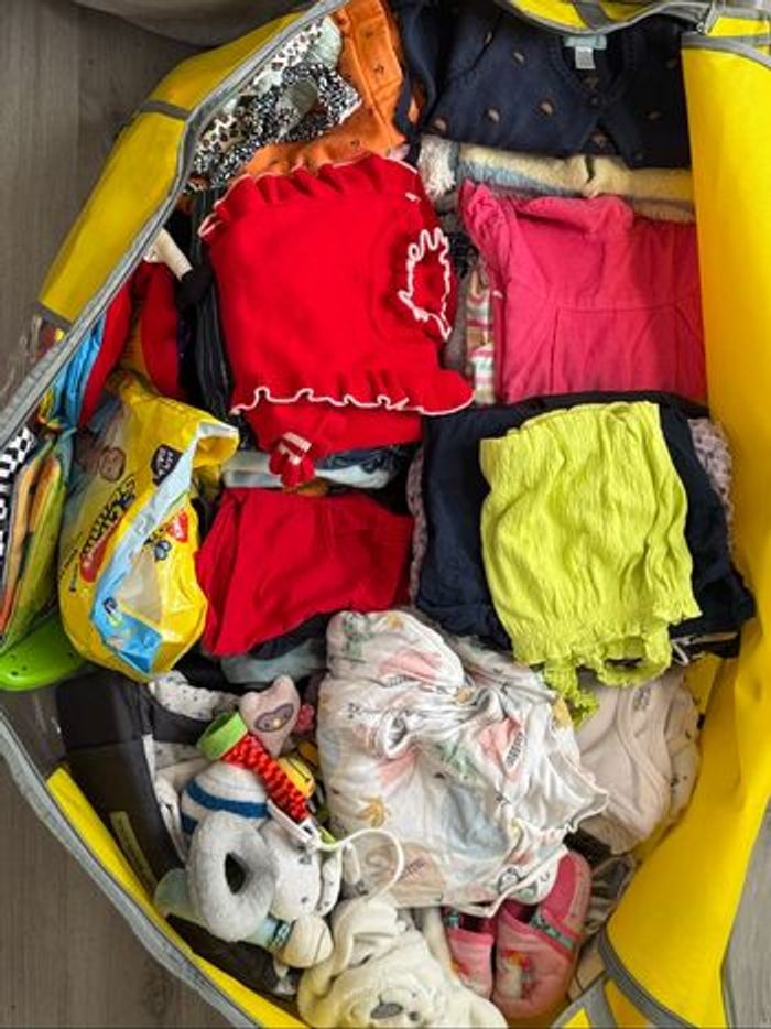 Lot de vêtements bébé filles ( 12 - 15 - 18 - 23 - 24 - 3 ans )