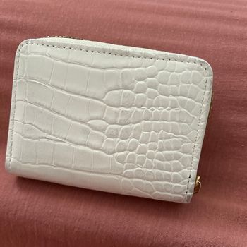 Porte-monnaie / Portefeuille blanc avec motifs (croco)
