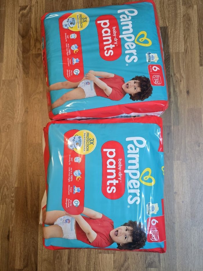 Lot 2 sacs Pampers couches pants taille 6 14-19 32x2=64pants