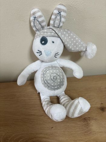 Doudou lapin blanc gris bonnet pois tape à l oeil
