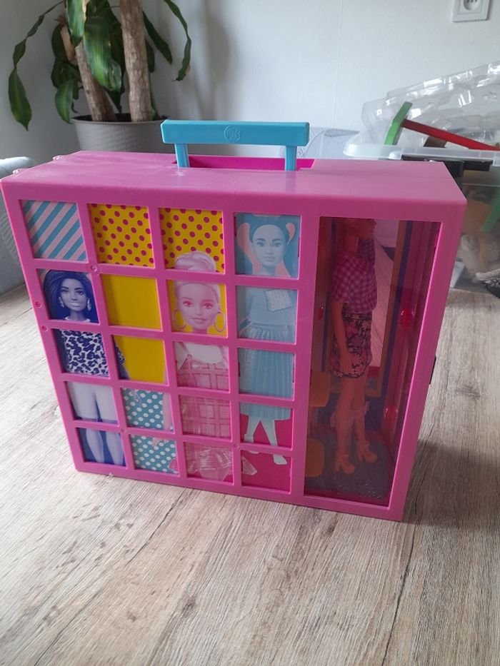Le dressing de luxe de Barbie Fashionistas - photo numéro 8