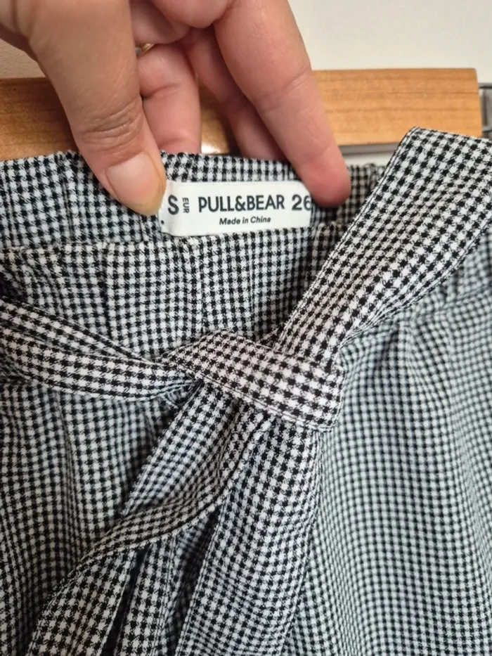 Short Pull and Bear taille 36 - photo numéro 2