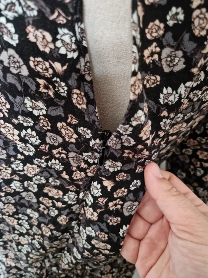 Combinaison short manche longue fleurie h&m taille 44 - photo numéro 3