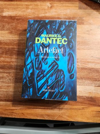 Livre : Artefact