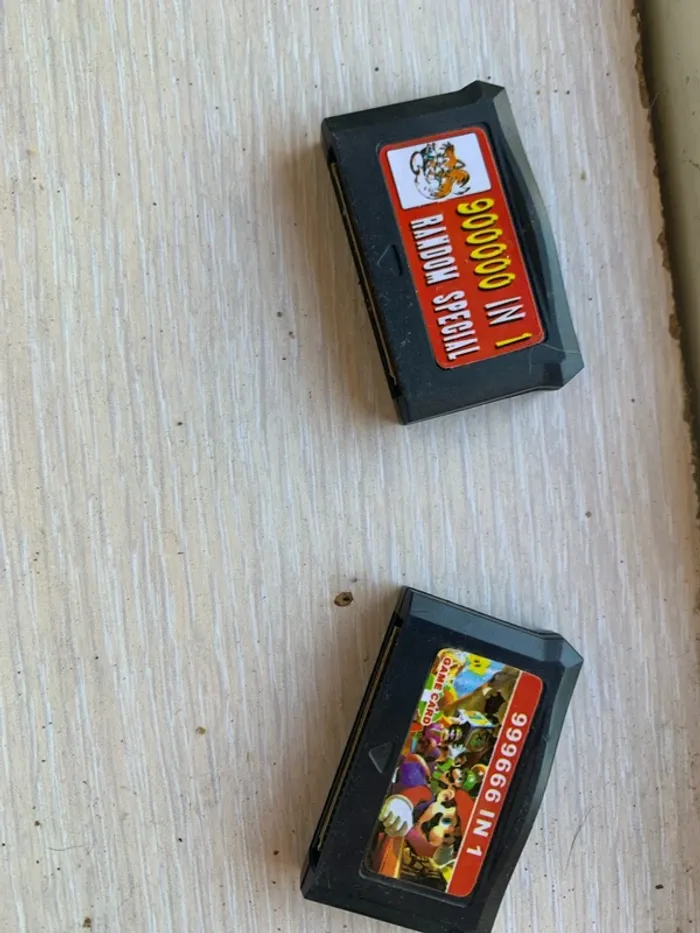 Lot de deux jeux rétro, Mario et Sonic