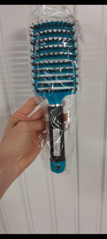 Magnifique pop brush neuve val 27.9e brosse démêlante  magique