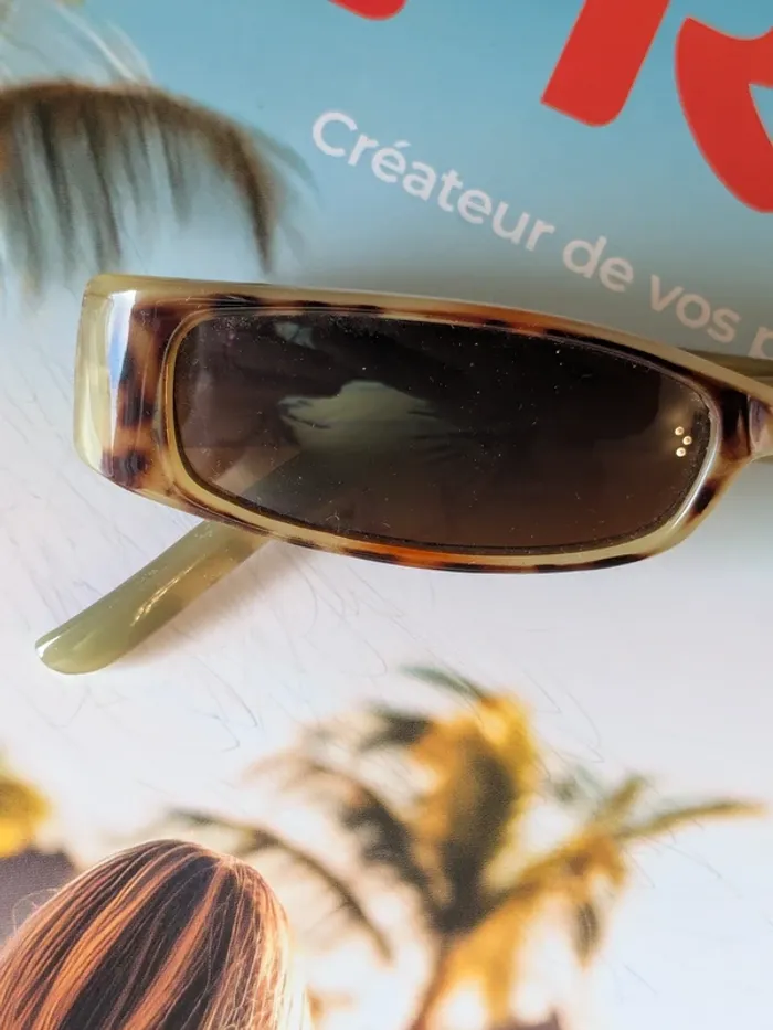 Lunettes de soleil grossisante - photo numéro 4
