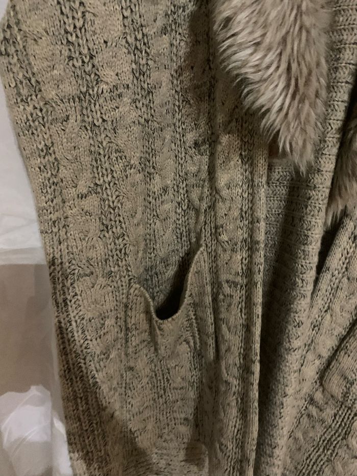 Veste épaisse longue Oversize manches courtes taille 42-44 très bon état col fausse fourrure - photo numéro 7