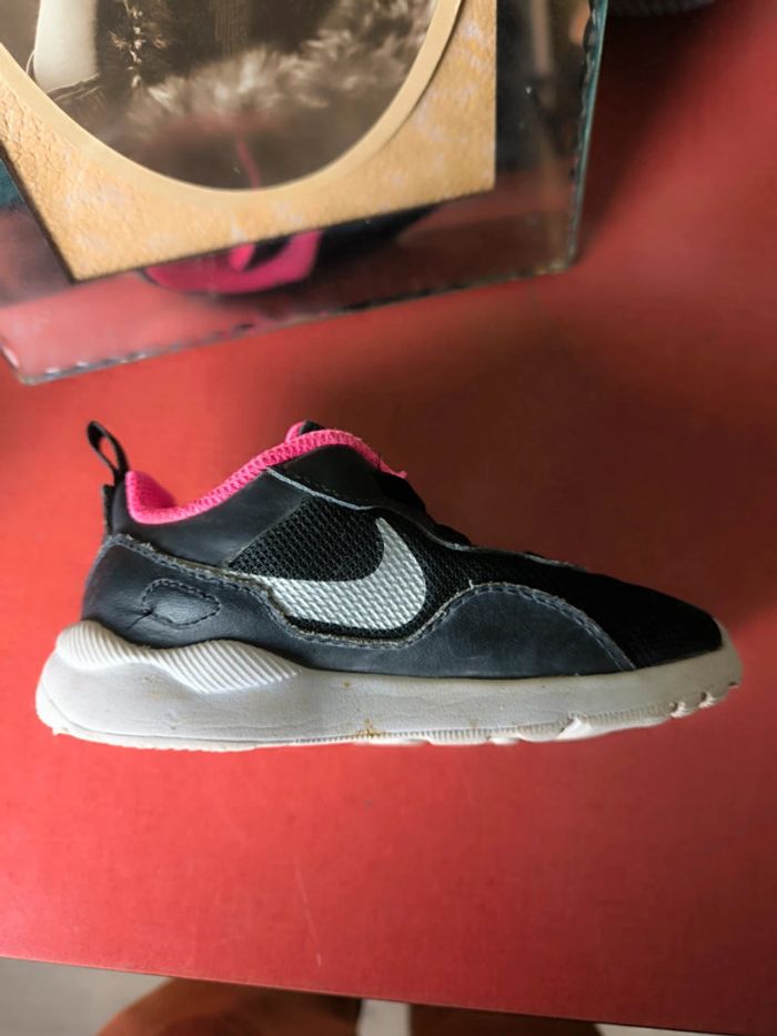 Basket Nike noir et rose - photo numéro 4