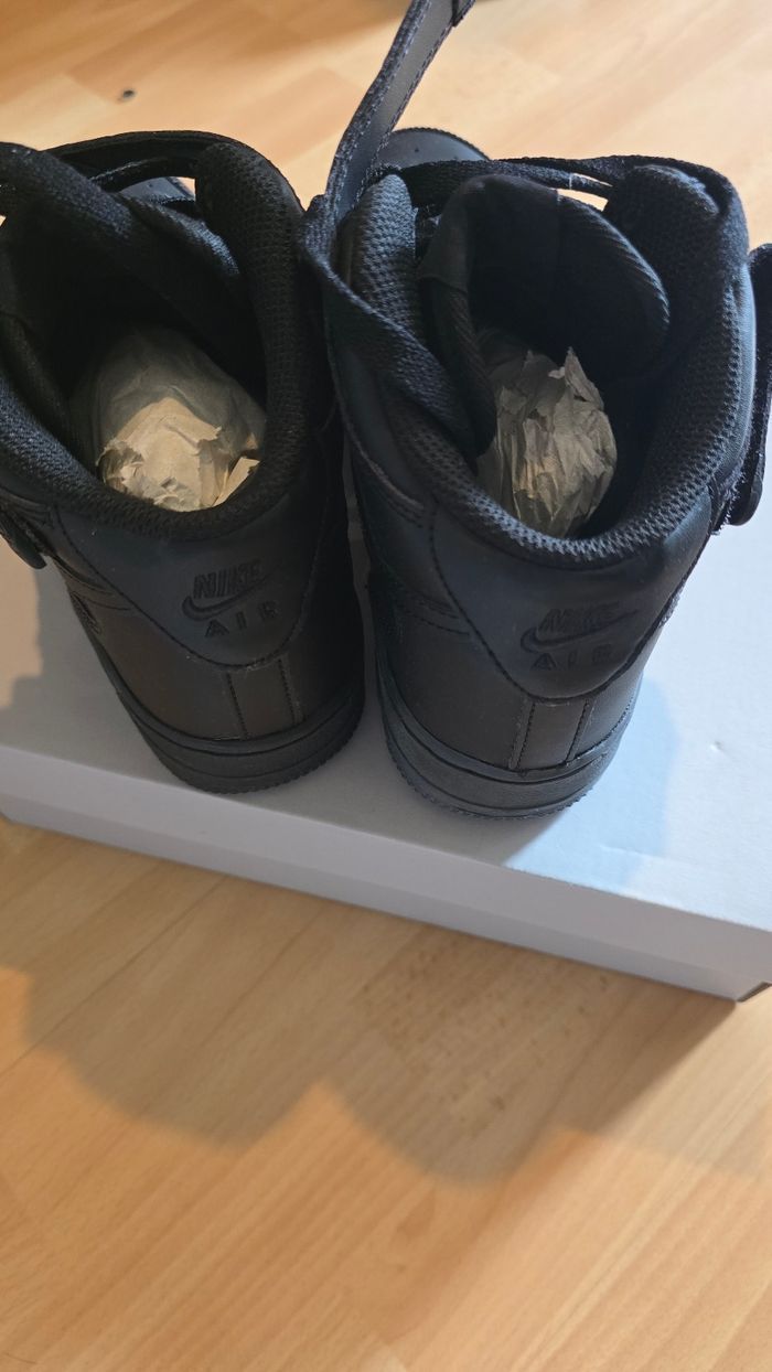 Neuves non portées🤩😍🥰🏷🏷  baskets air force one mid mixte NIKE  (ferme)🤩😍👍🏷🏷 - photo numéro 4