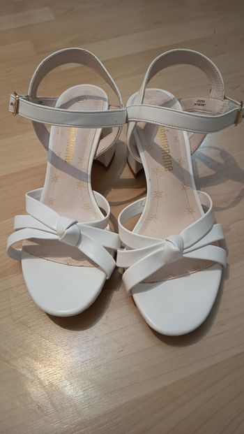 Sandales à talons blanches taille 38 peu portées en très bon état