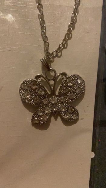 Collier fantaisie papillons couleur argent