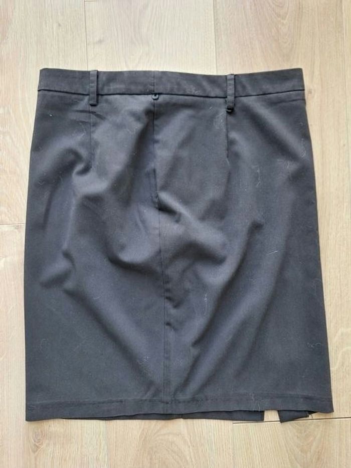 Lot 8 vêtements taille 38, 2 tee-shirts manches longues, 3 jupes, 1 boléro, 2 nuisettes satinées. - photo numéro 6