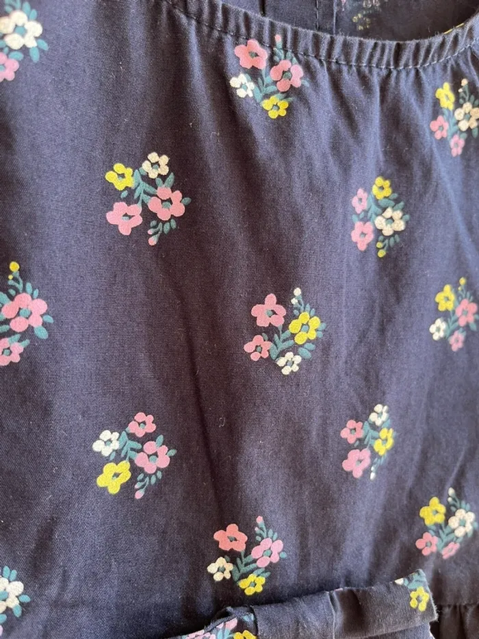 Robe à bretelles à fleurs avec petits noeuds - photo numéro 3