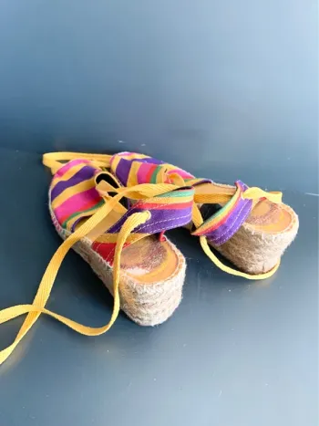 Espadrilles compénsées a lacets cheville. Taille 36