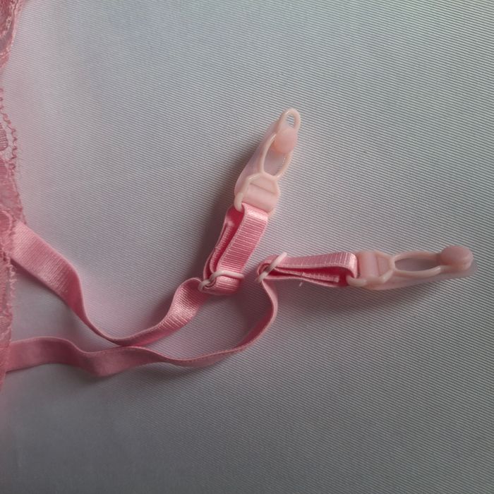 Porte jarretelle en dentelle rose et noir NEUF avec étiquette - photo numéro 5