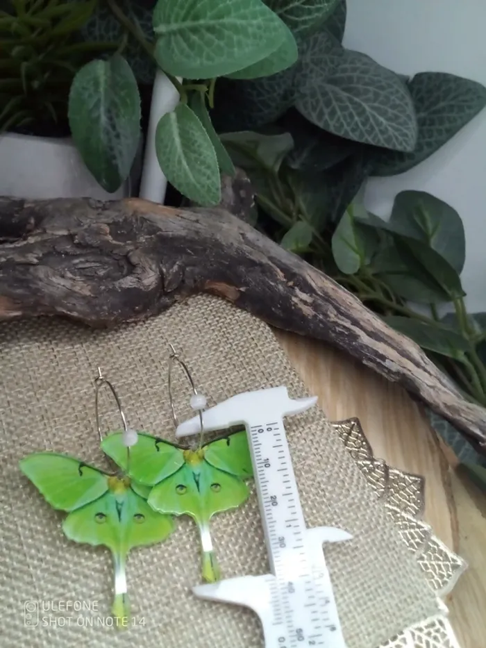 Collier papillons verts et pierres de sélénite - photo numéro 2