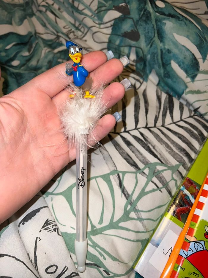 Crayon style Donald Disney store vintage