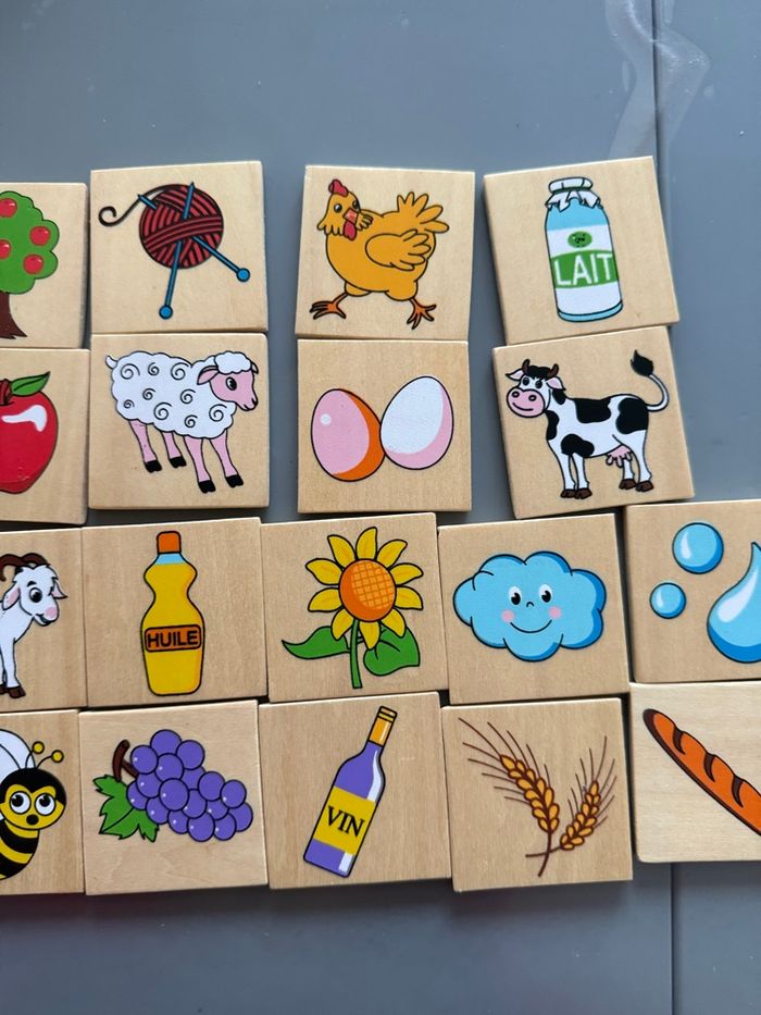 Jeu de Domino-Mémo 'Qui donne quoi ?' en bois de Sapin Malin et 6 puzzles Hello kitty - photo numéro 3