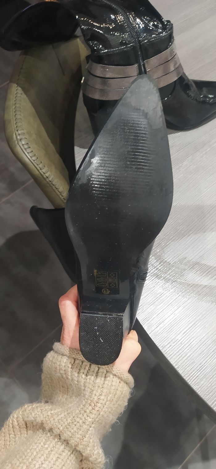 Bottes  hautes  noires vernies  p 37 - photo numéro 5