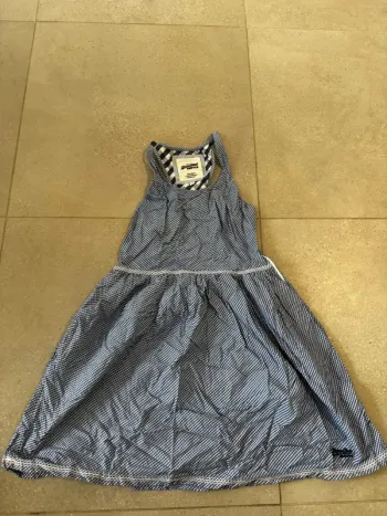 Robe bleu et blanche Superdry, taille M, très bon état