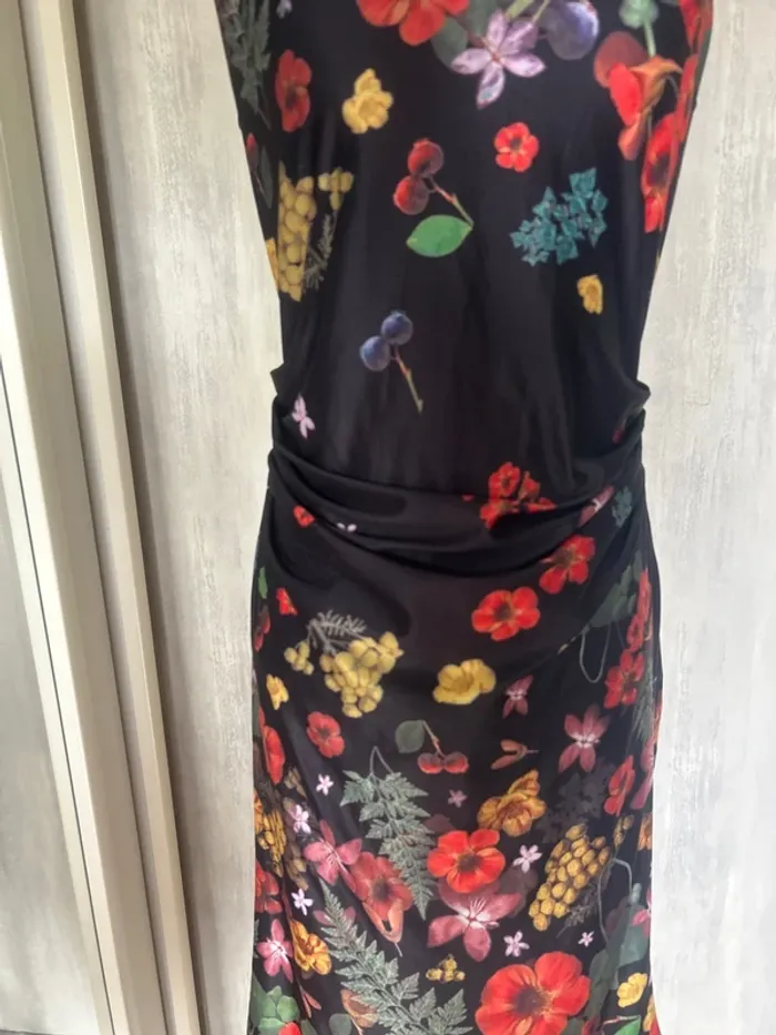 Robe noir fleuri - photo numéro 3