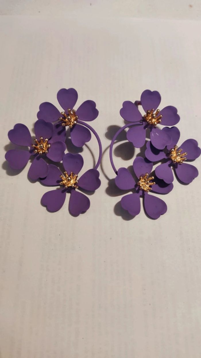 Boucles d'oreilles fleurs mauves - photo numéro 3