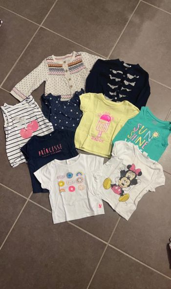 Lot de 7 t shirt manches courtes et 2 gilets 12 mois.