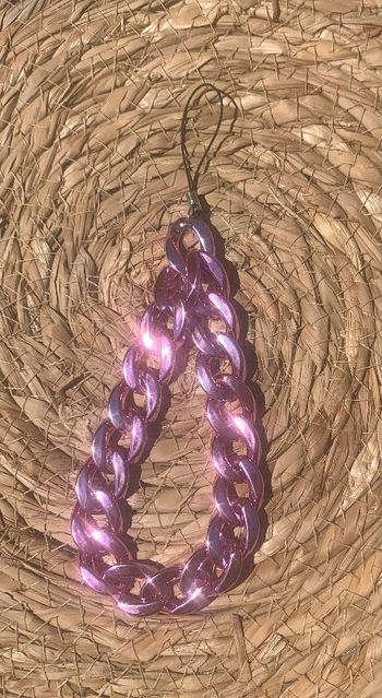 Bijou de portable en maillons colorés