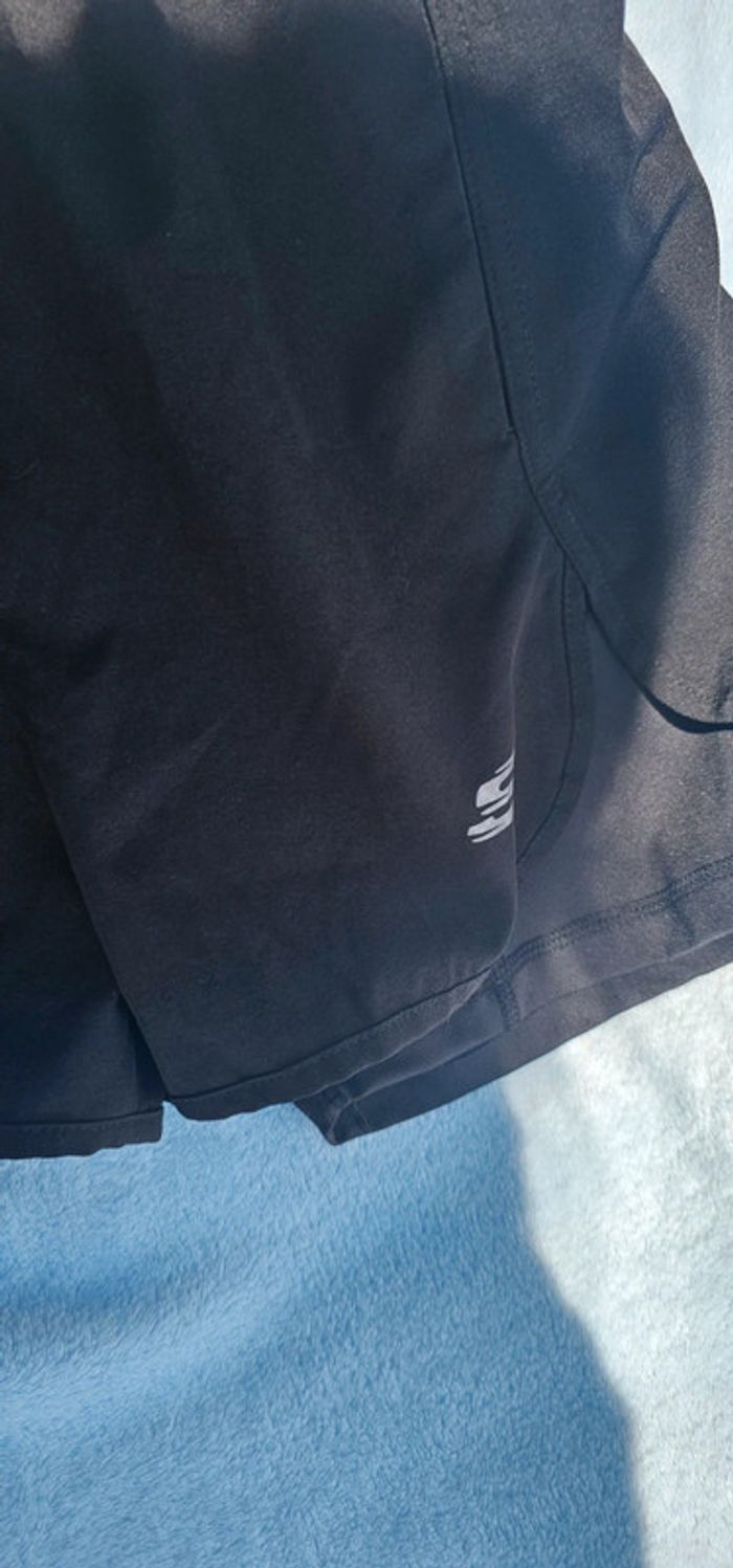 Short léger Skechers taille 38 - photo numéro 2