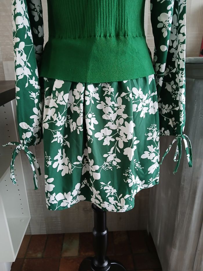 Robe pull verte fleurie Taille M - photo numéro 7
