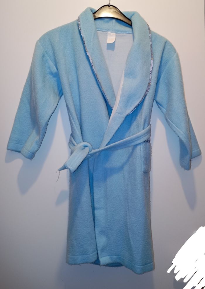 Robe de chambre peignoir bleu ciel Courtelle 
T. 10 ans