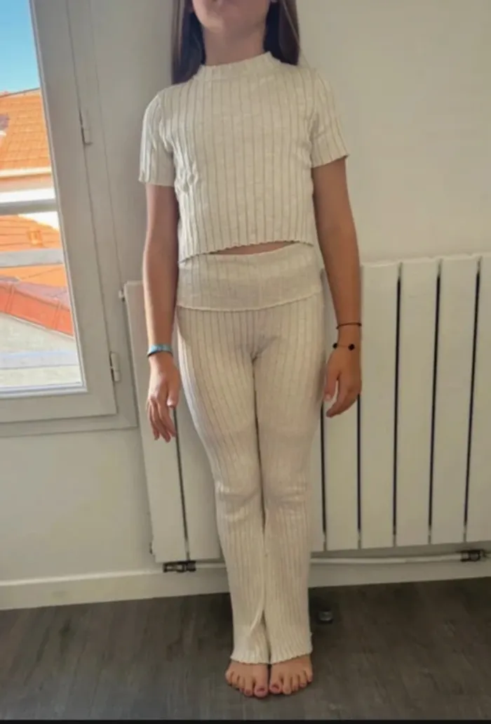 Top court beige côtelé H&M 8/9 ans - photo numéro 2