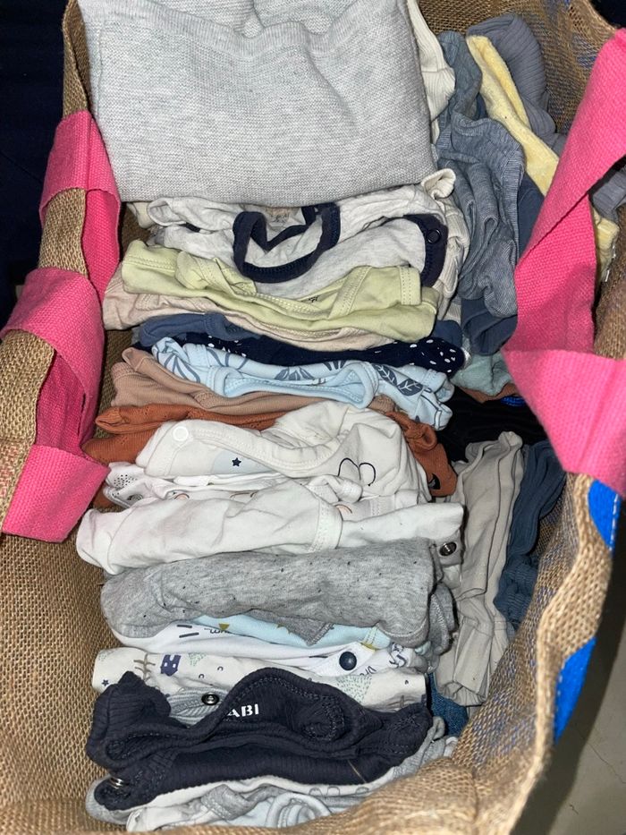 Gros lot de vêtements bébé garçon - photo numéro 2