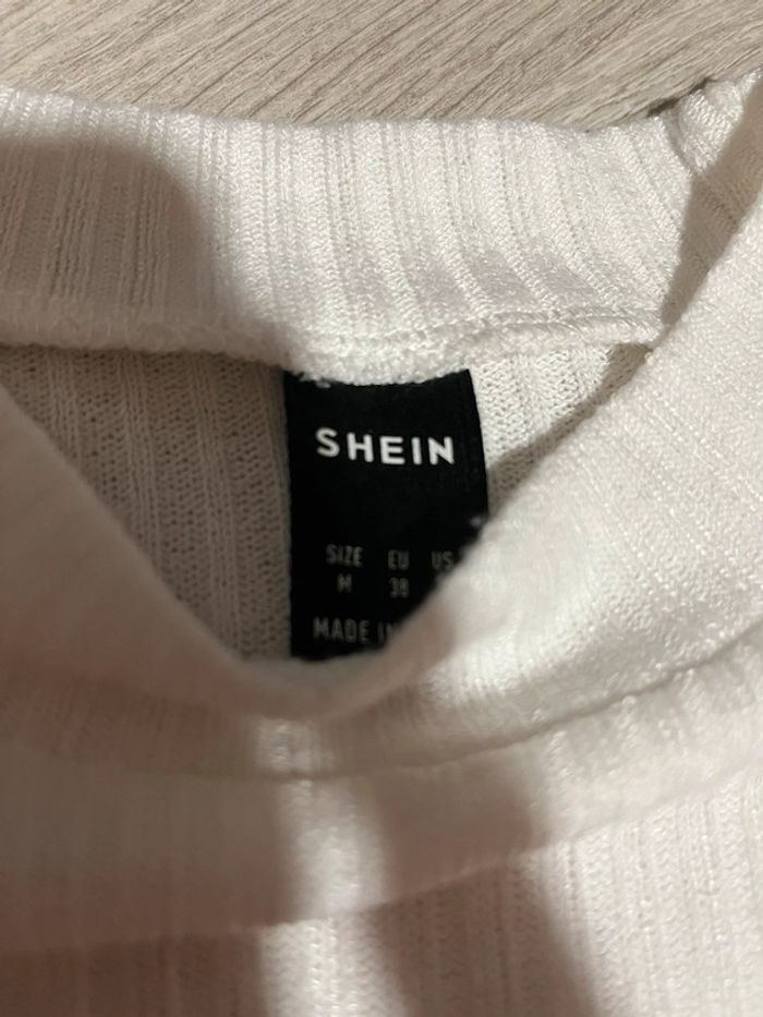Lot pantalon jean à trous et débardeur blanc à col - photo numéro 3