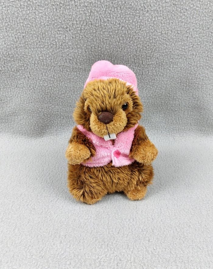 Petite peluche doudou castor marmotte LOVY PELUCHES 15 cm marron bonnet rose