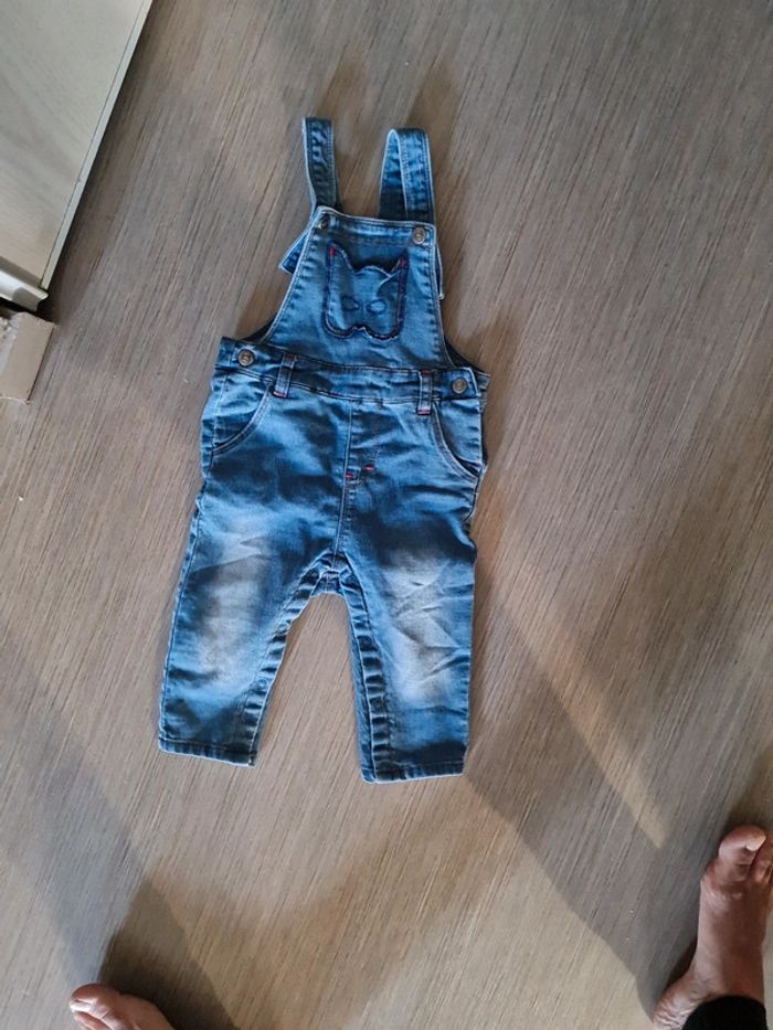 Salopette jeans mi saison 12 mois très bon etat