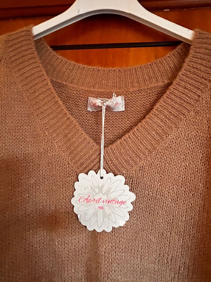 Pull beige col v April Vintage neuf avec étiquette - photo numéro 3