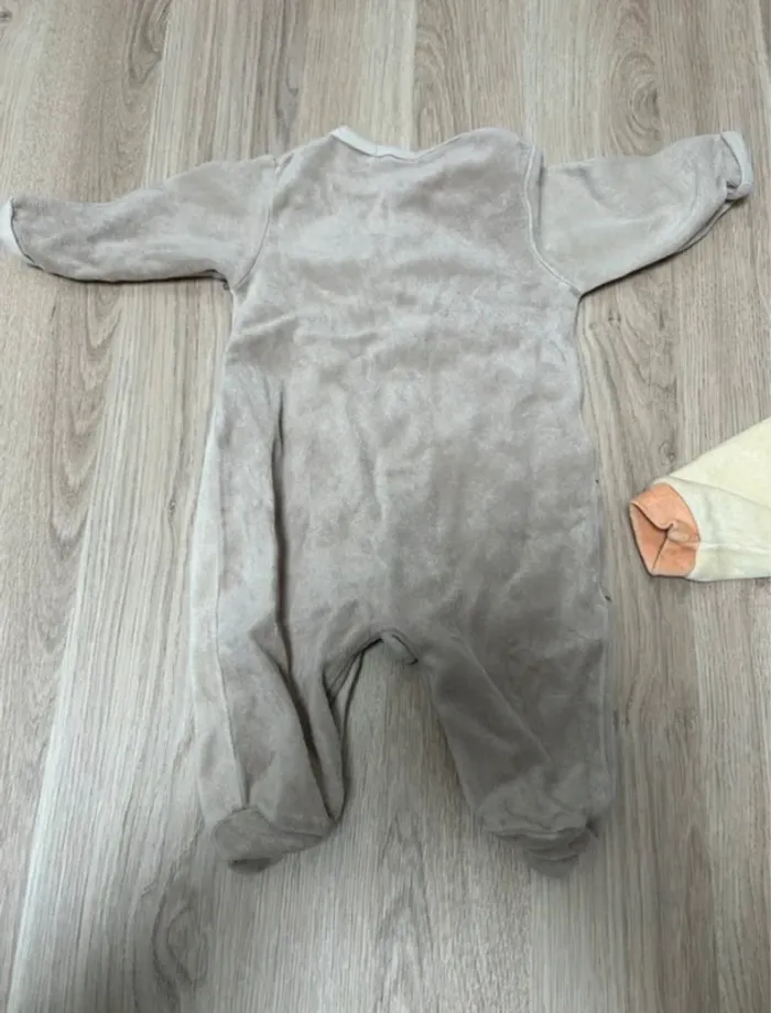 Lot pyjamas grenouillère taille 3 mois - photo numéro 3