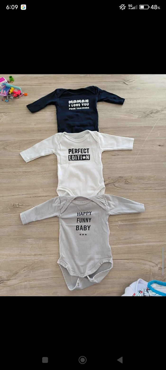 Bodies taille 1 mois