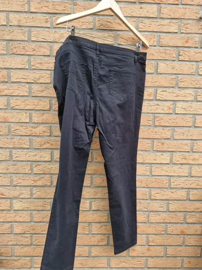 Pantalon noir • Femme - photo numéro 2