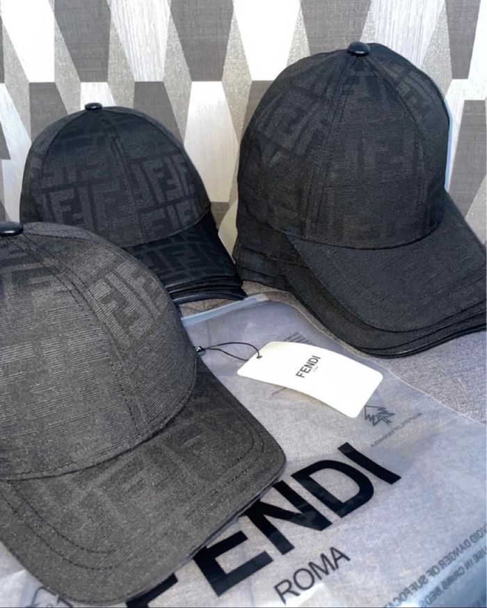Casquette Fendi noir neuf - photo numéro 3
