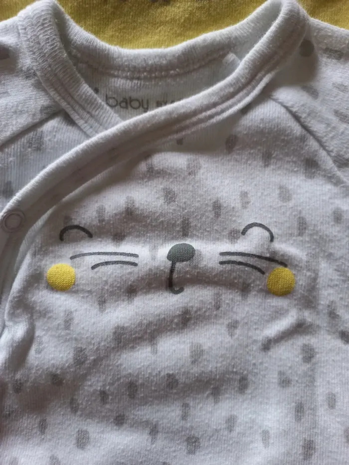 Lot de 3 bodys taille 1 mois - photo numéro 3